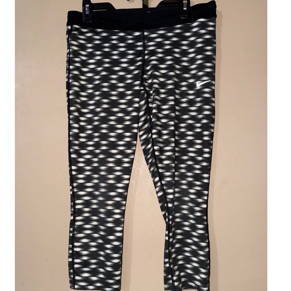 Nike Pants - Nike Dri-FIT Run Fast Live Fearless Capri Leggings Women's L Zip Pocket‎ 20.5in